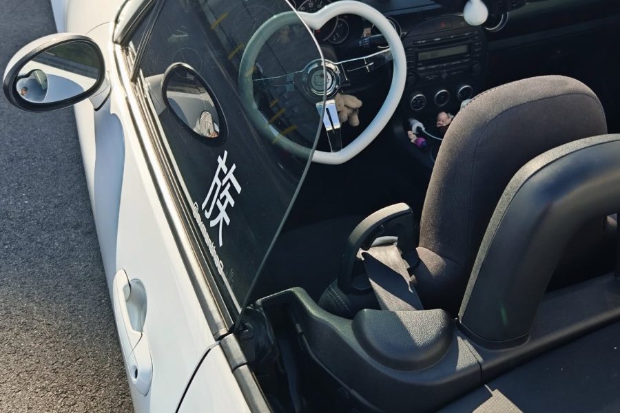 Cleaning a car’s center console and interior trim